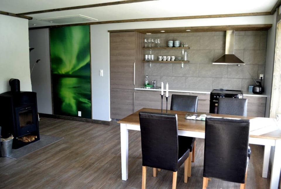 Kitchen or kitchenette, Dining area, fireplace, kitchen