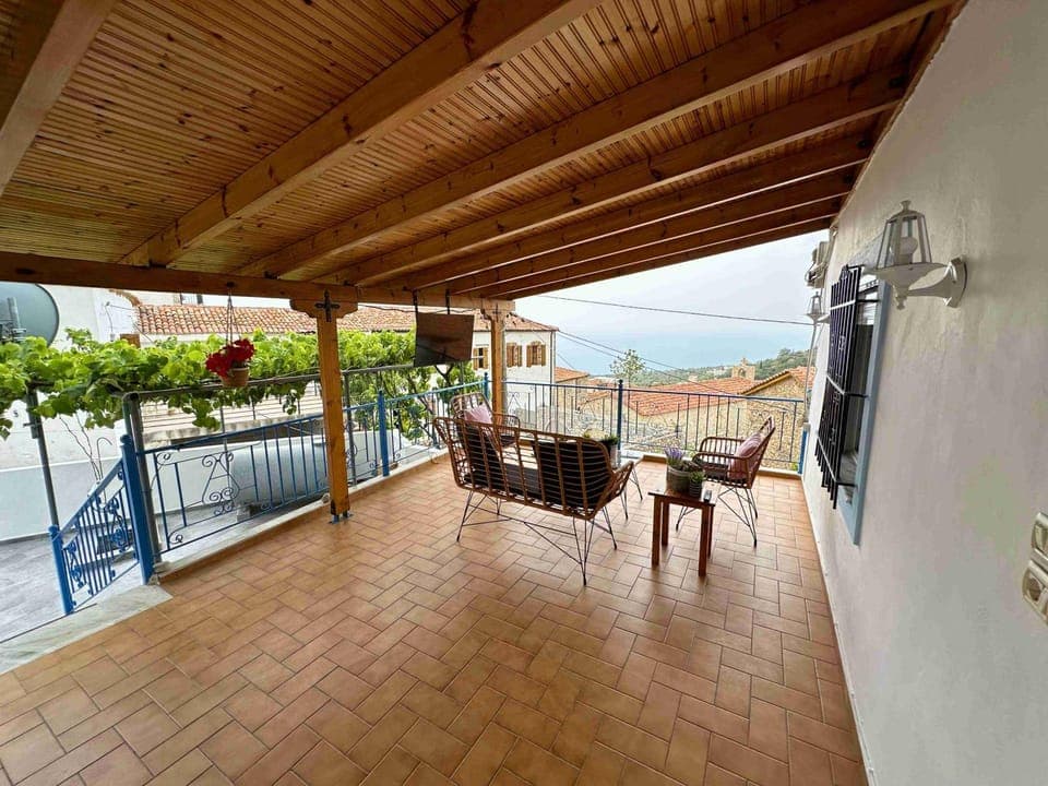 Communal lounge/ TV room, TV and multimedia, View (from property/room), Balcony/Terrace