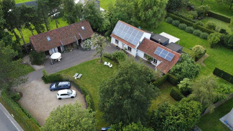 Property building, Garden, View (from property/room), Garden view, Parking