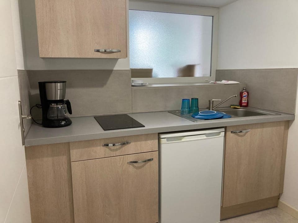 Kitchen or kitchenette, kitchen