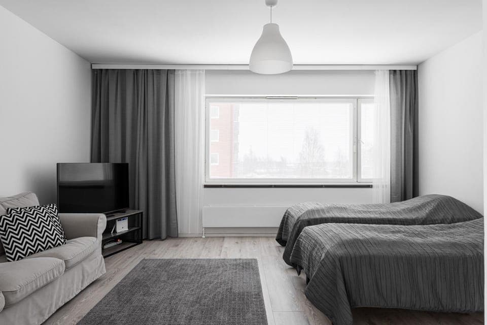 Bed, TV and multimedia, Living room, Photo of the whole room, Seating area, Bedroom