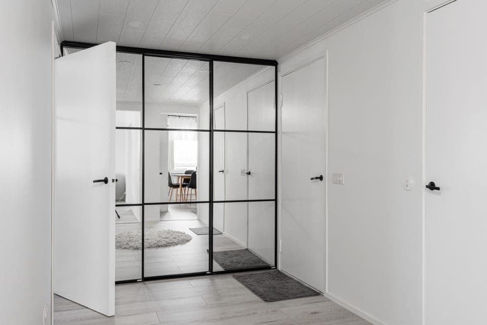 Photo of the whole room, wardrobe