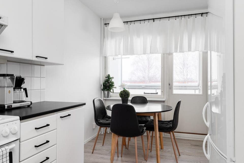 Kitchen or kitchenette, Dining area, minibar, pet friendly, stove