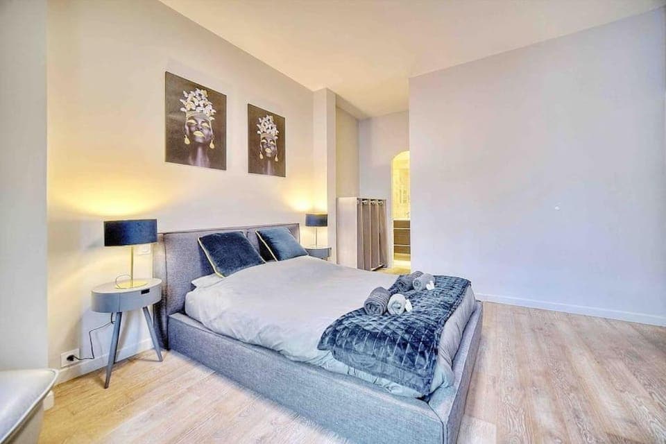 Bed, Photo of the whole room, Bedroom