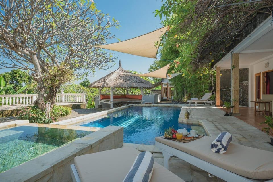 Property building, Patio, Day, Natural landscape, Garden, Food and drinks, Food, Garden view, Pool view, Swimming pool, sunbed