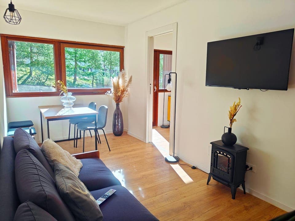 TV and multimedia, Living room, Dining area