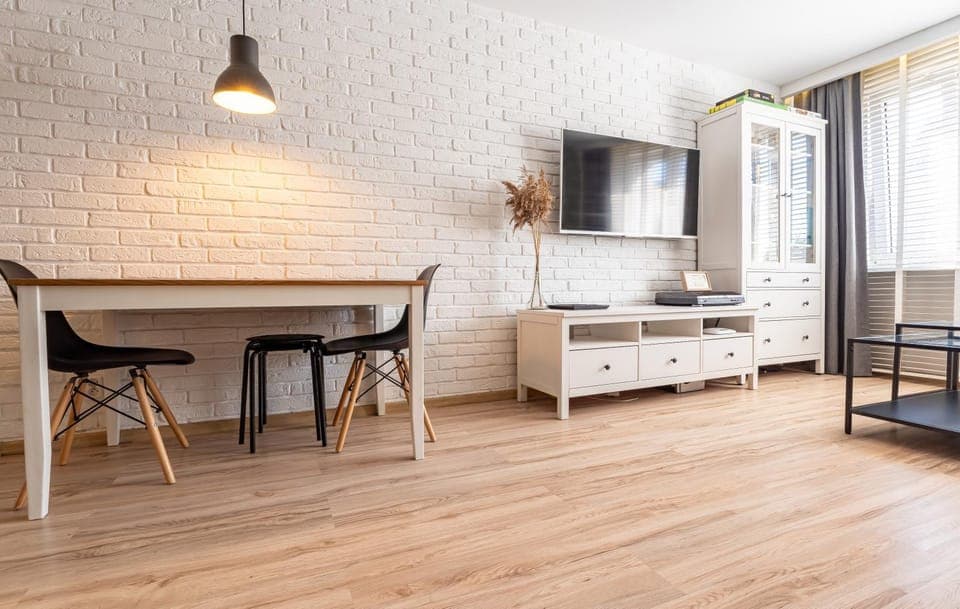 Communal lounge/ TV room, TV and multimedia, Living room, Dining area