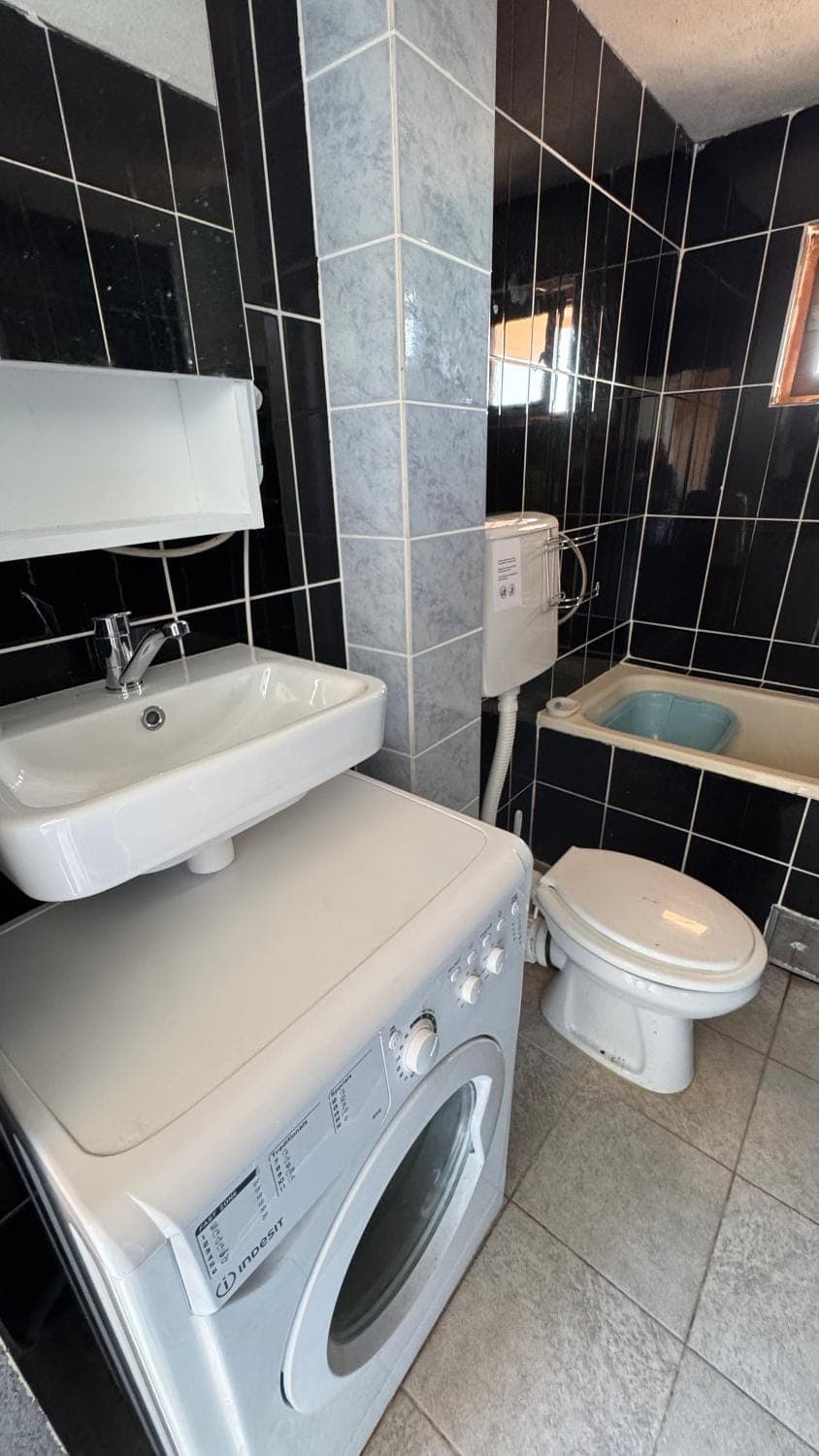 Toilet, Bath, towels