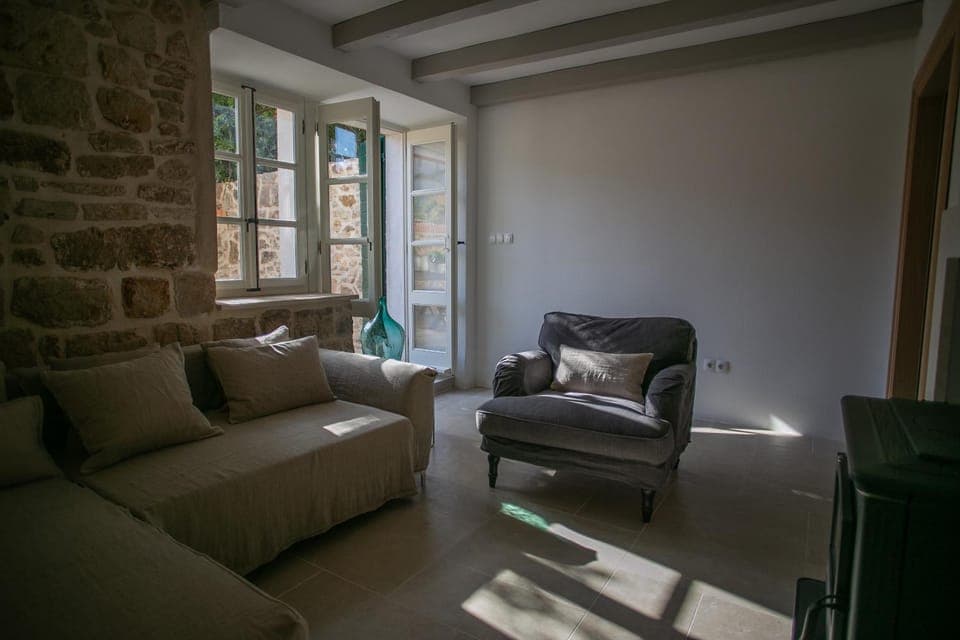 Patio, Living room, flat iron