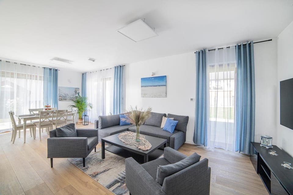 Communal lounge/ TV room, Living room, Seating area