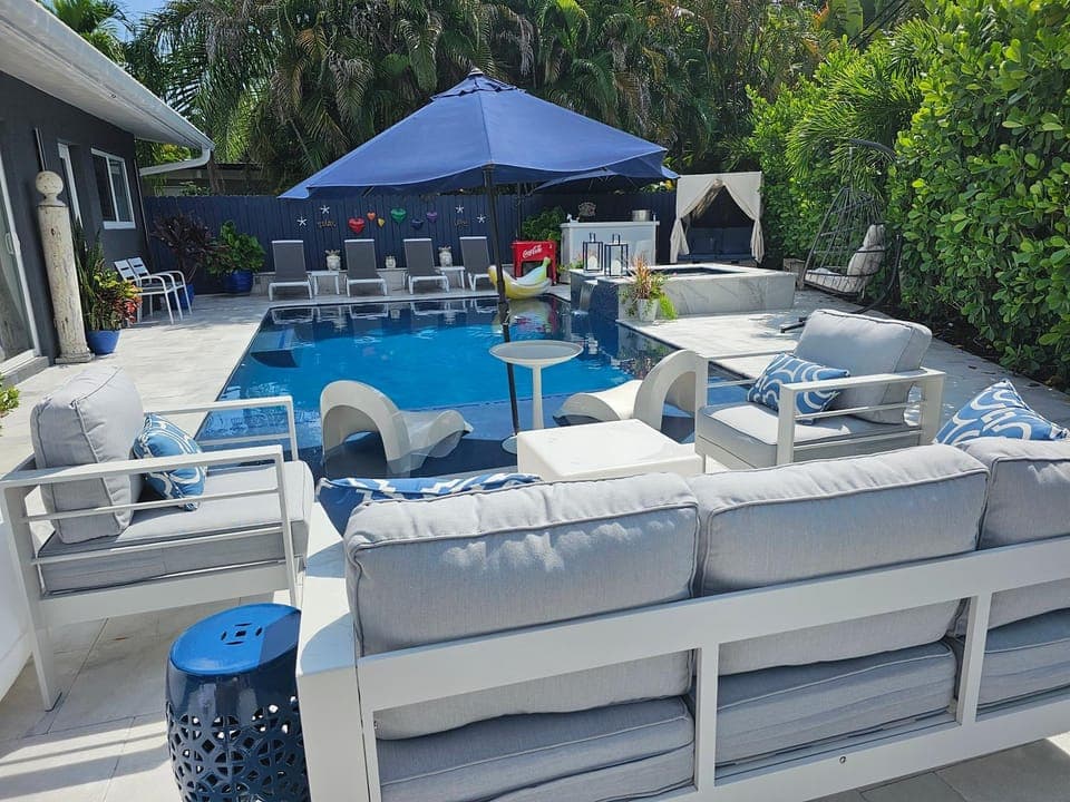 Casa806 Men Only Guest House Apartment in Wilton Manors