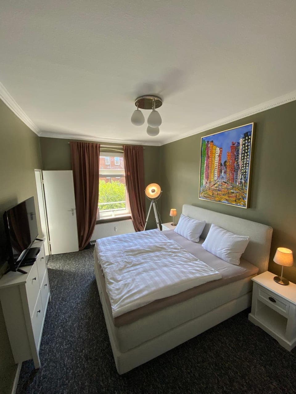 Bed, Photo of the whole room, Bedroom