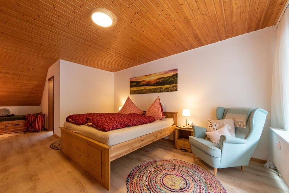 Bed, Photo of the whole room, Seating area, Bedroom, children