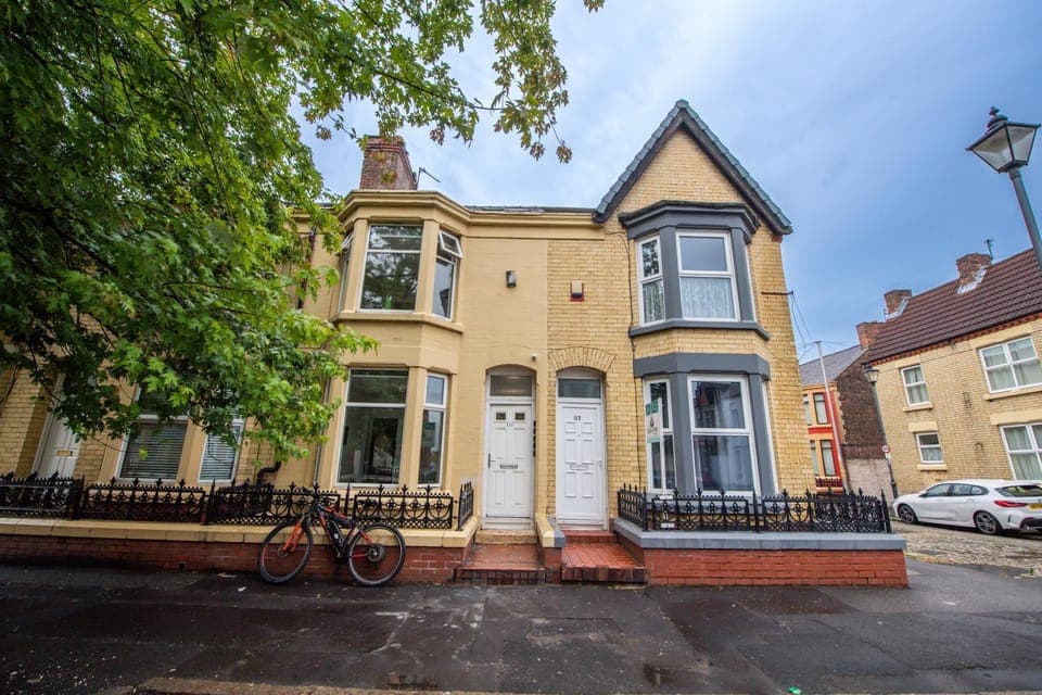 Property building, Street view