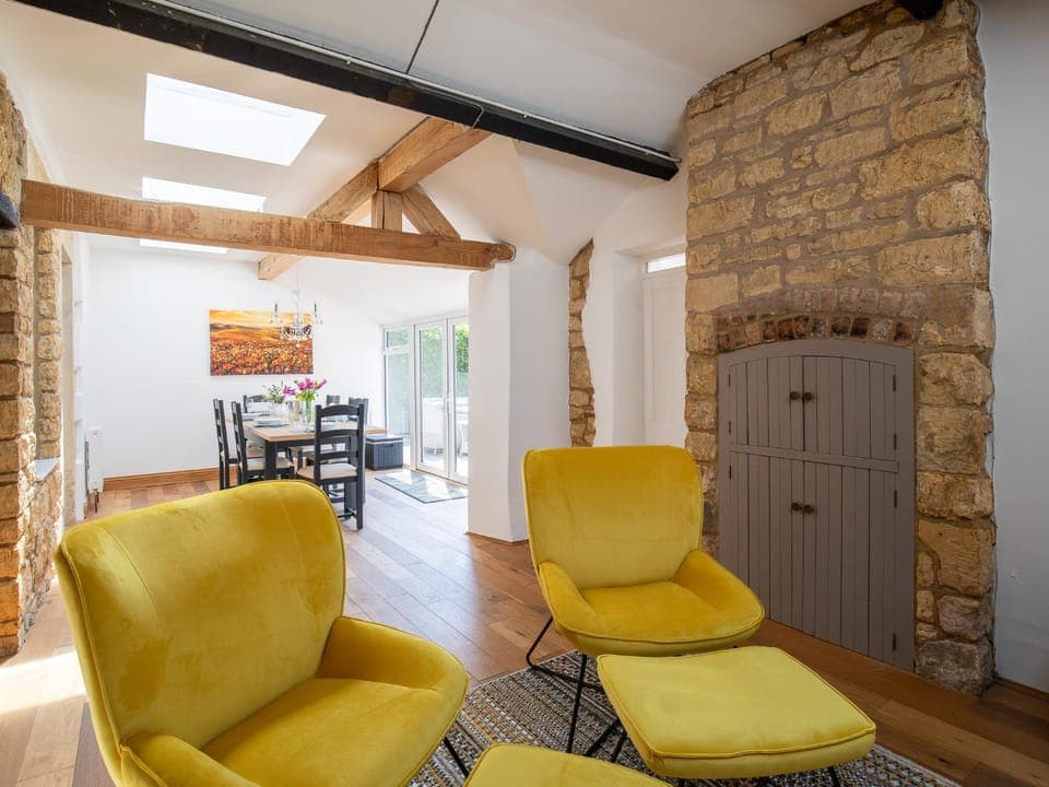 Decorative detail, Seating area, Dining area