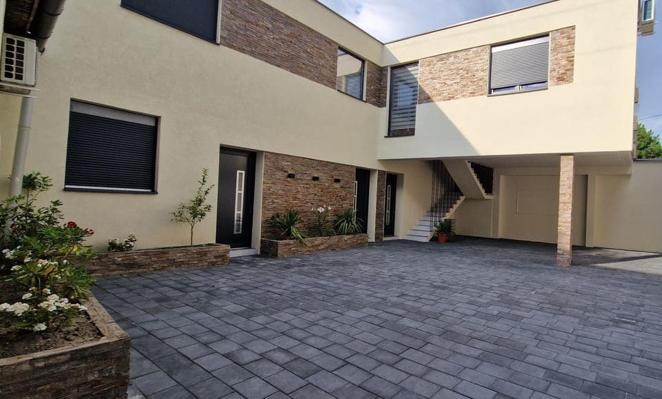 Property building, Patio, Facade/entrance