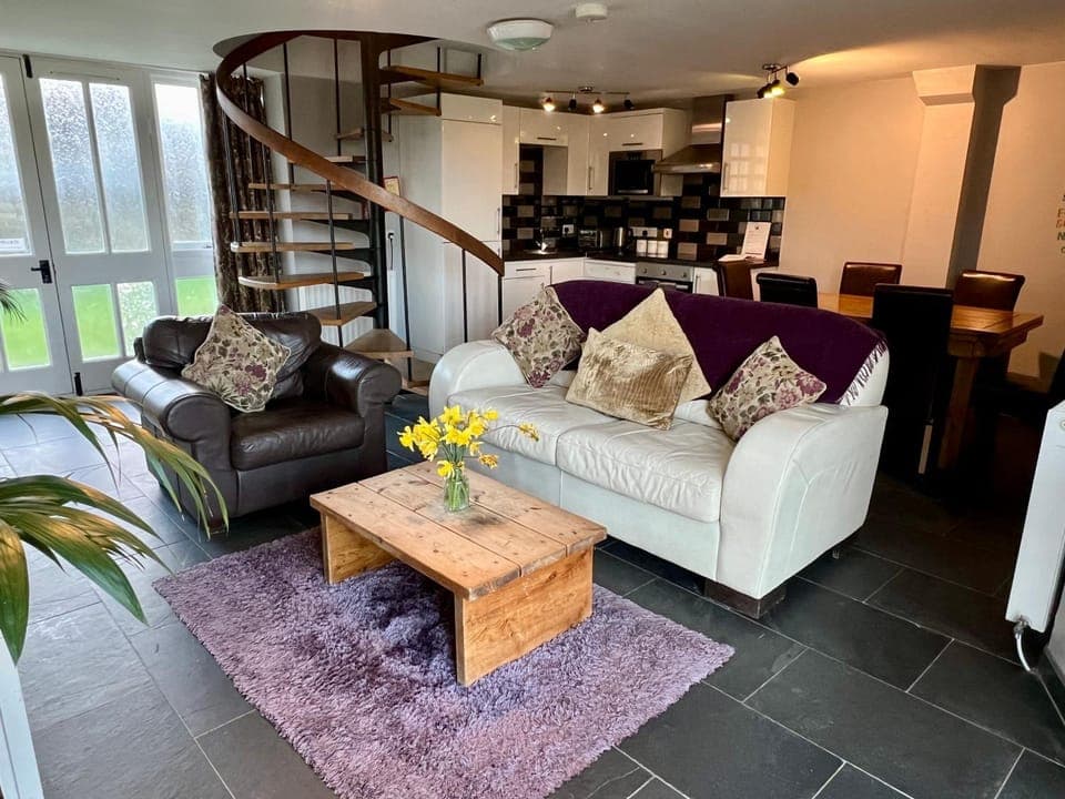 Kitchen or kitchenette, Living room, Seating area, Dining area, pet friendly