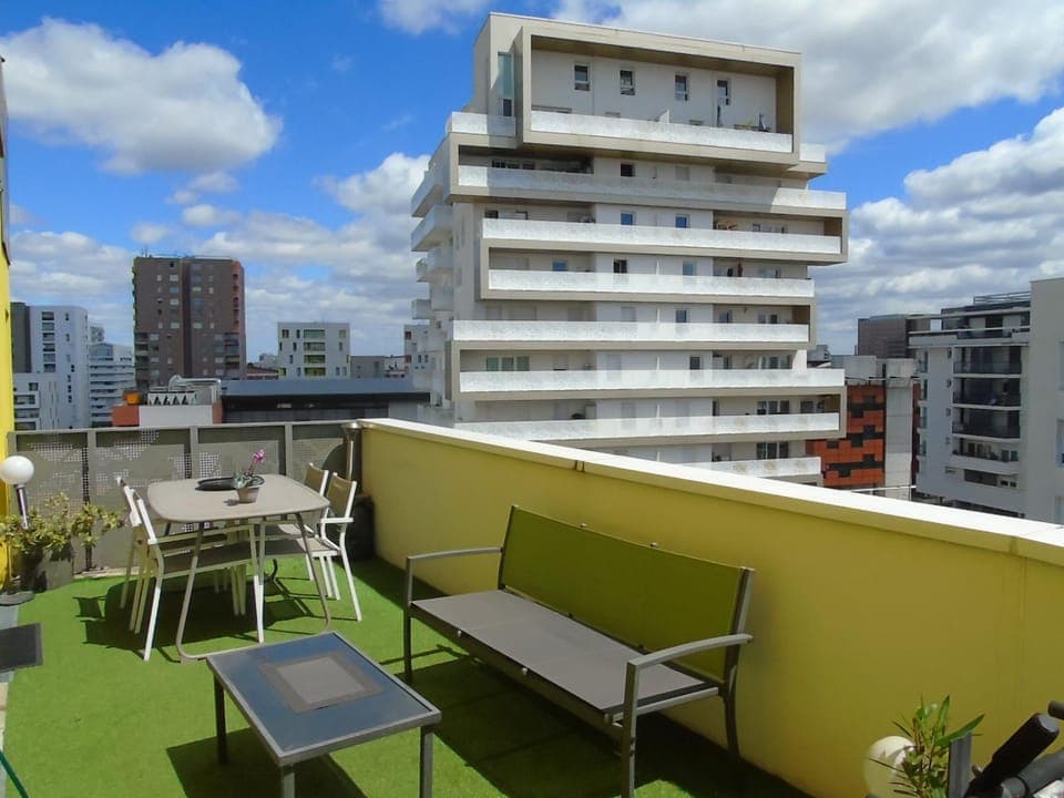 Property building, Balcony/Terrace, City view, Street view