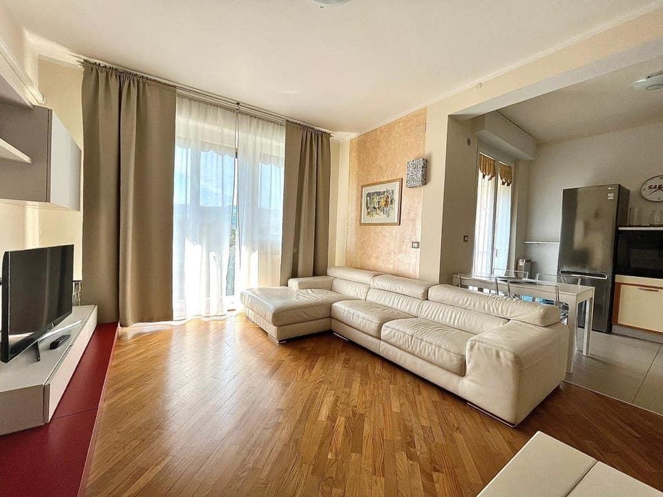 TV and multimedia, Living room, Seating area, Evening entertainment