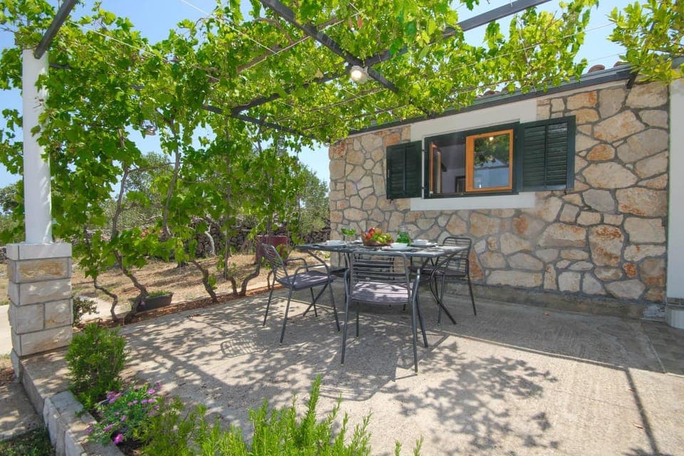 Patio, Facade/entrance