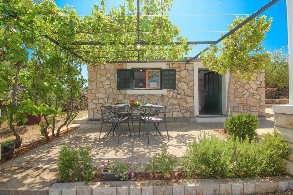 Facade/entrance, Balcony/Terrace