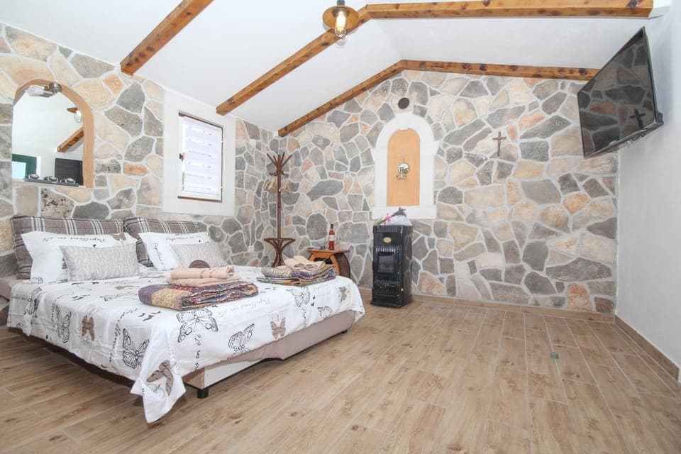 Bed, Photo of the whole room
