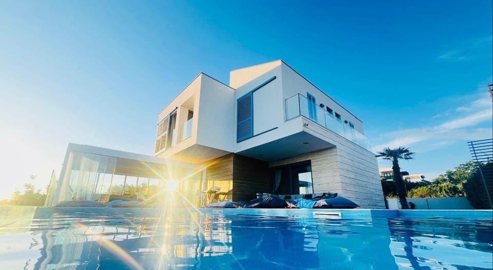 Property building, Swimming pool