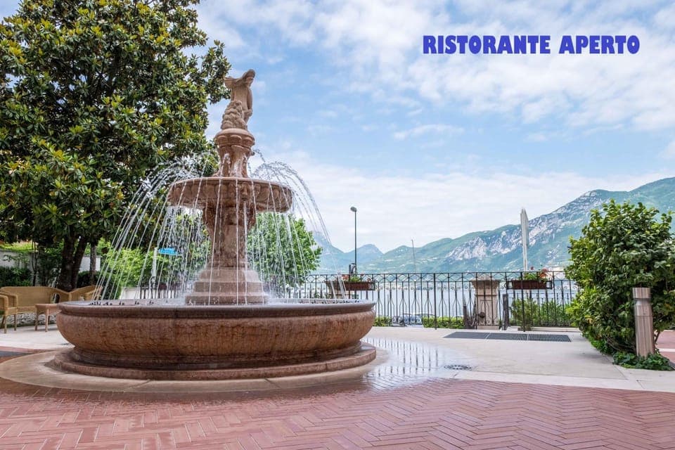 Patio, Facade/entrance, Balcony/Terrace, Garden view, Lake view, Landmark view