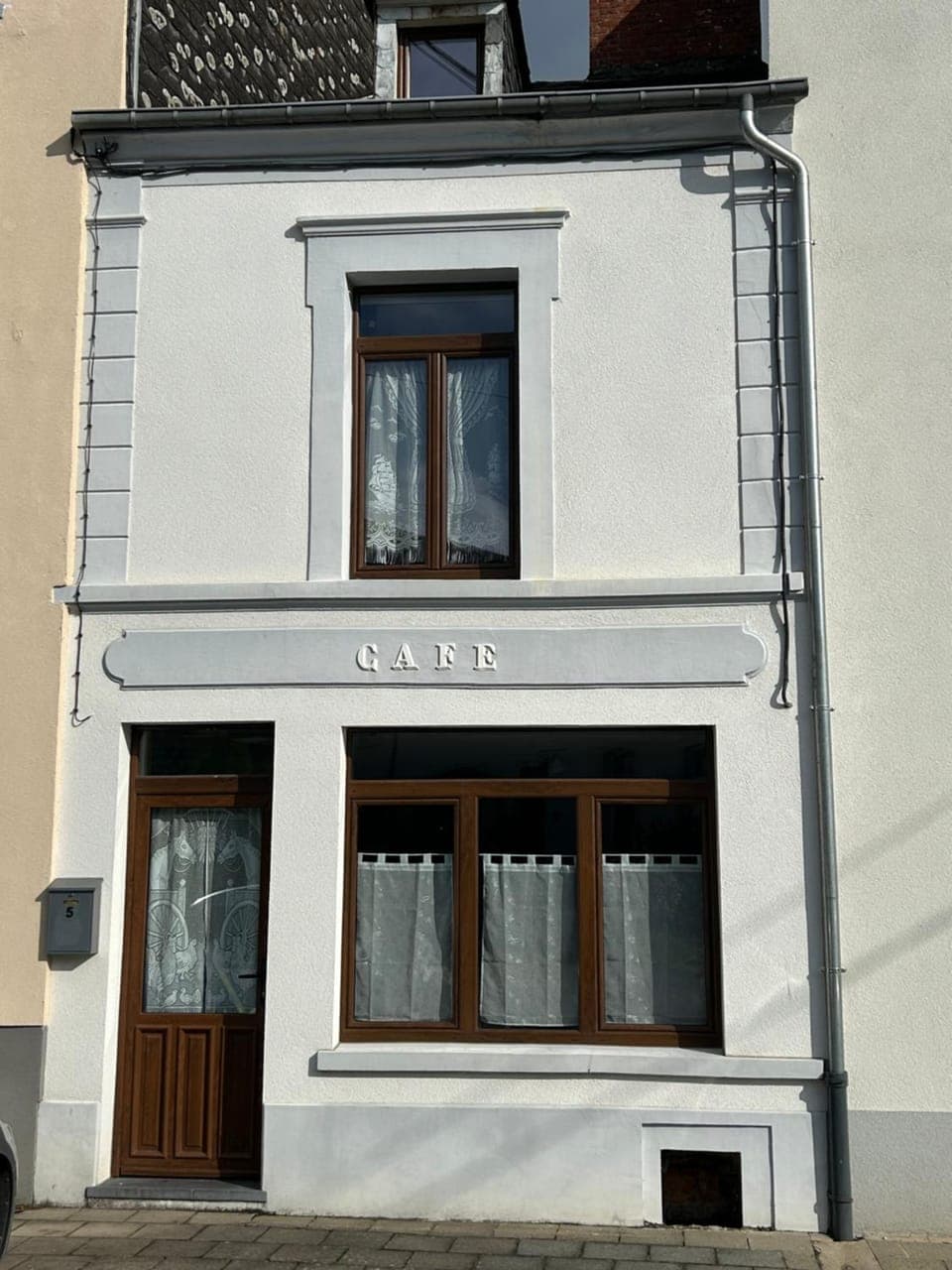 Facade/entrance