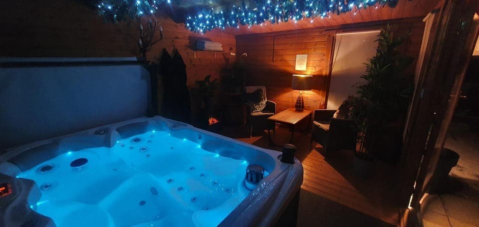 Night, Hot Tub, Hot Tub