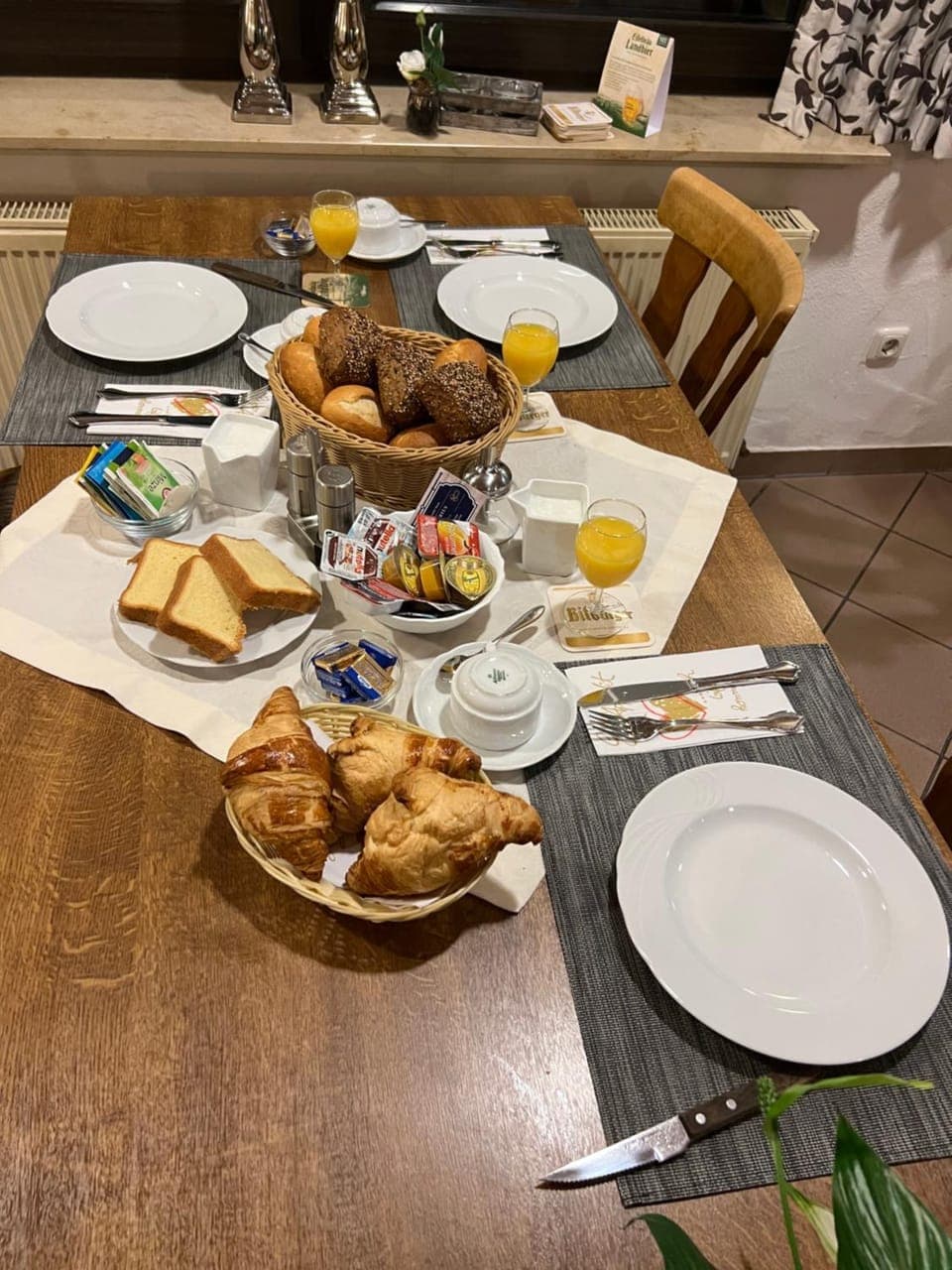 Food and drinks, Food, Breakfast, Continental breakfast, Lunch, Dinner, Drinks