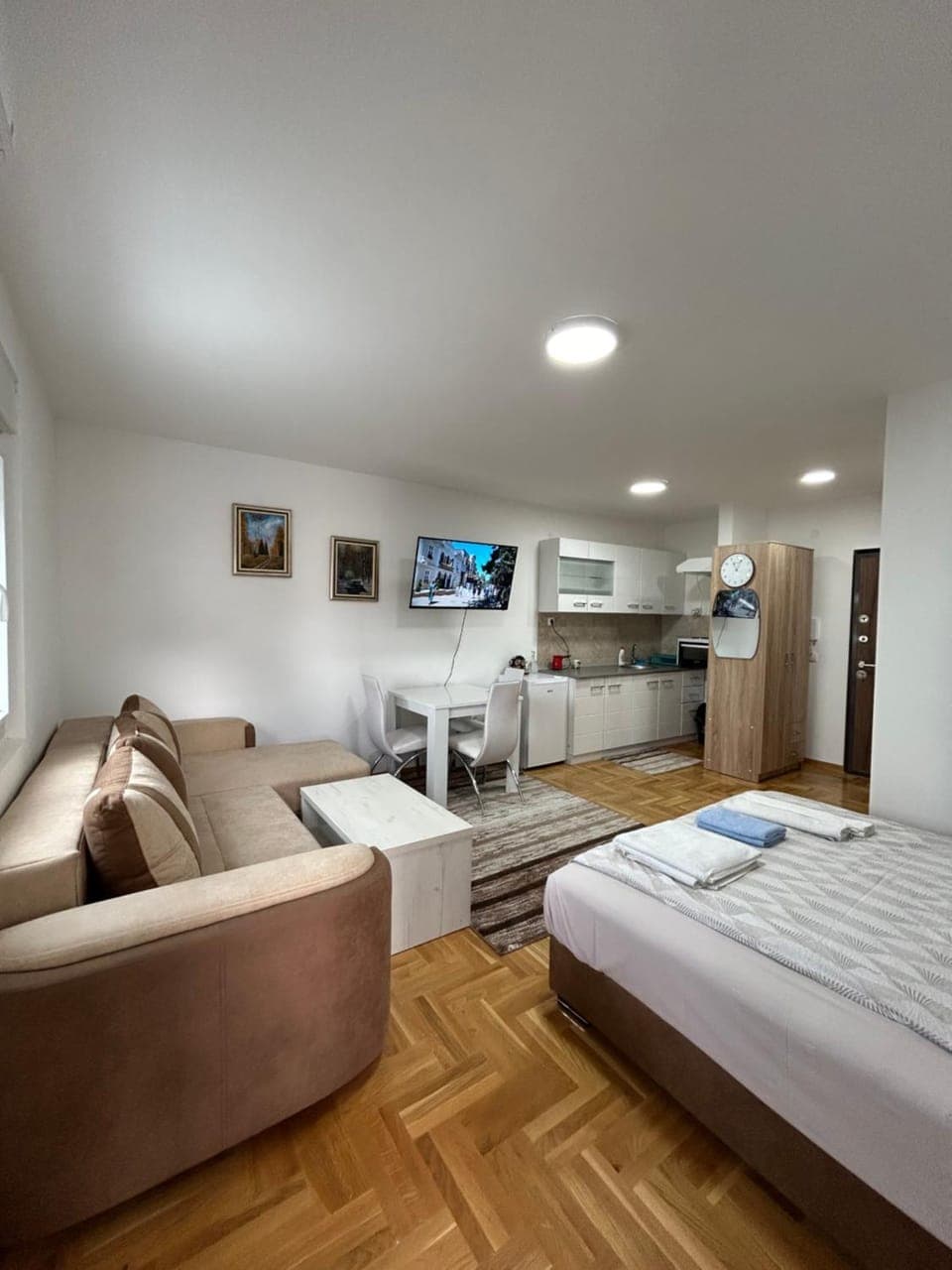 Bed, TV and multimedia, Kitchen or kitchenette, Living room, Dining area