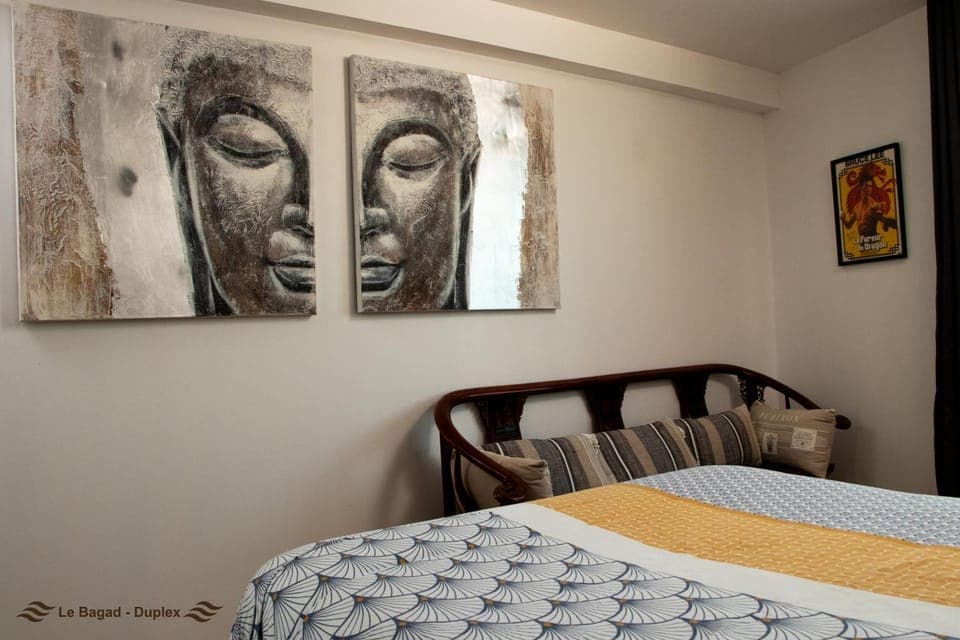 Bed, Photo of the whole room, Decorative detail, Bedroom