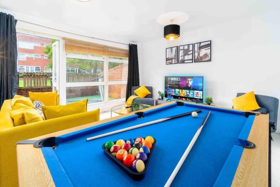 Billiard, Game Room