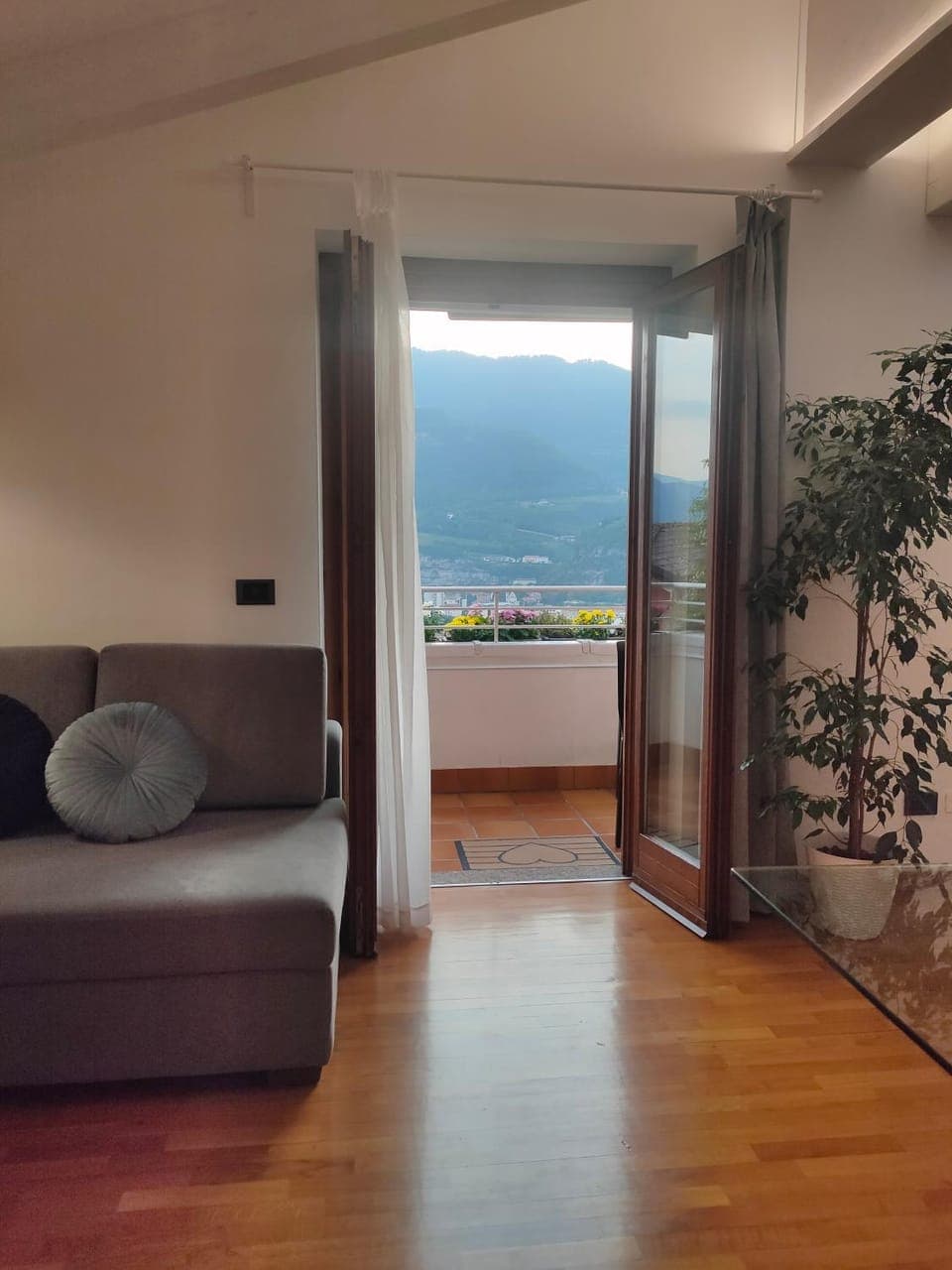 Living room, City view, Mountain view