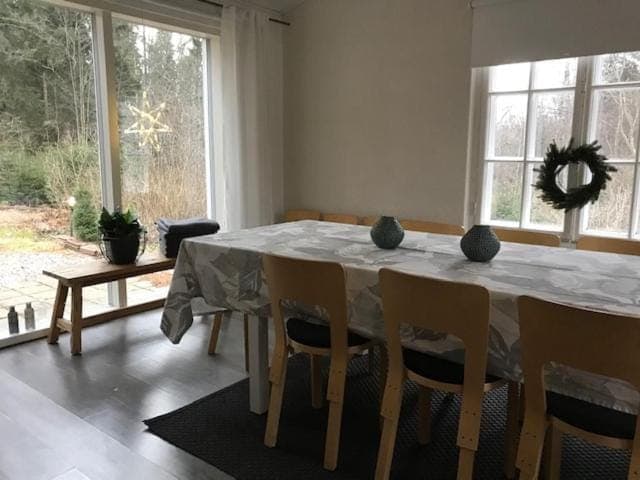 Photo of the whole room, Dining area