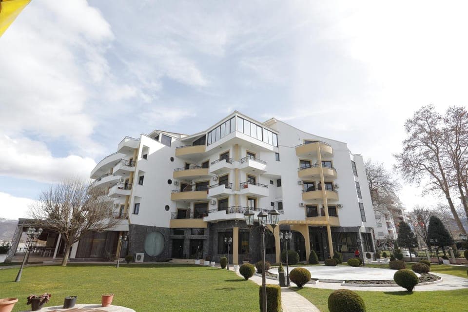 Property building, Spring, Day, Natural landscape, Garden, Garden view