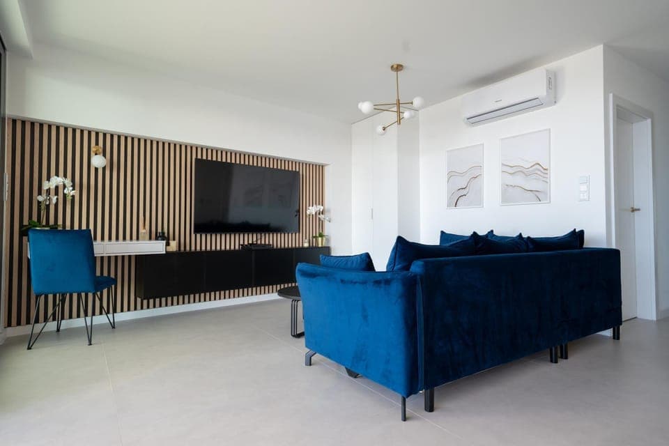 TV and multimedia, Living room, Photo of the whole room, Dining area, air conditioner