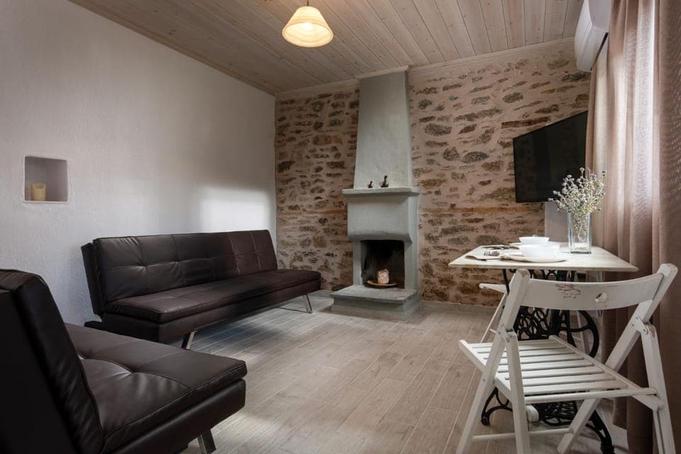 TV and multimedia, Living room, Seating area, flat iron