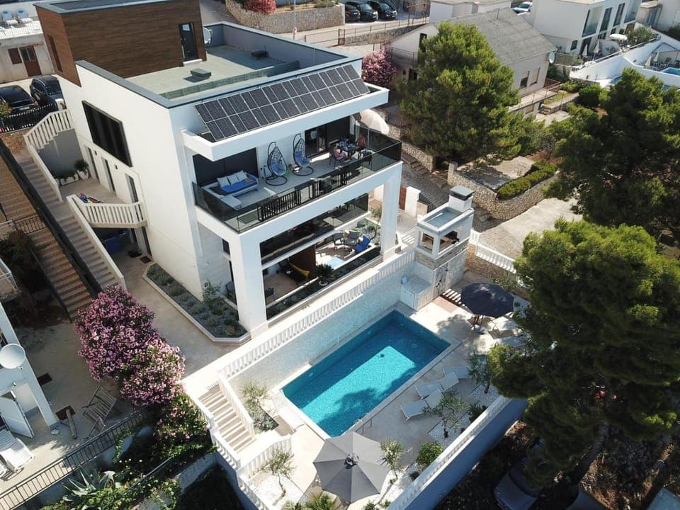 Property building, Bird's eye view, Pool view, Swimming pool