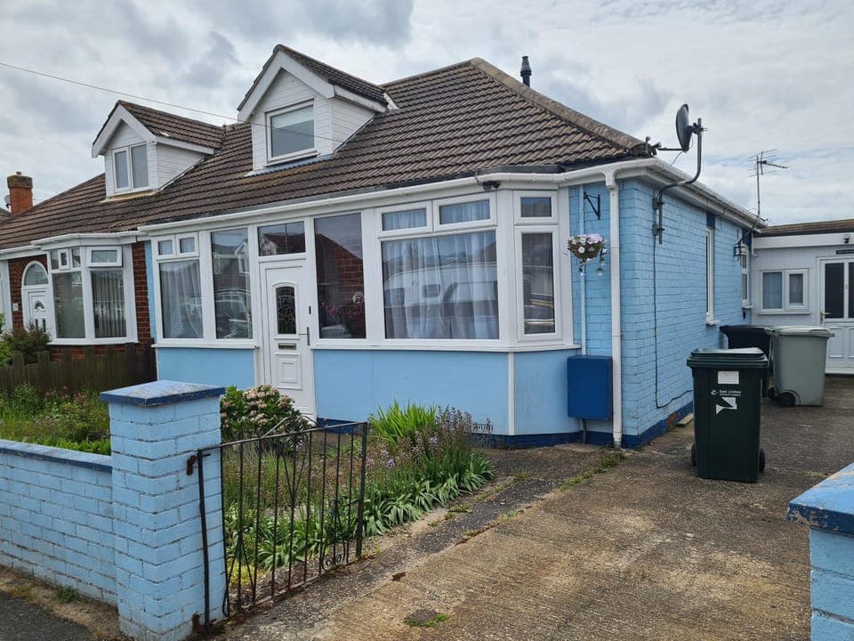 Property building, Day, Street view