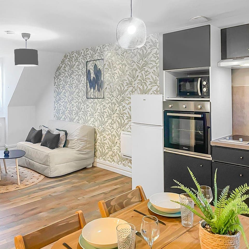 Kitchen or kitchenette, Living room, oven