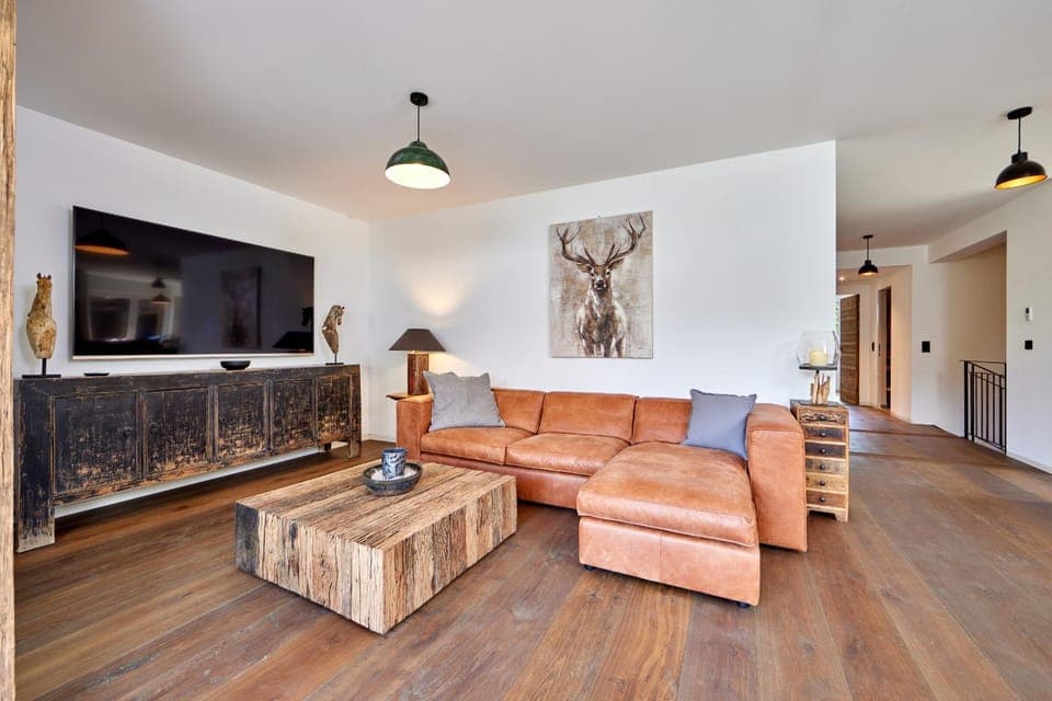 Communal lounge/ TV room, TV and multimedia, Living room, Seating area