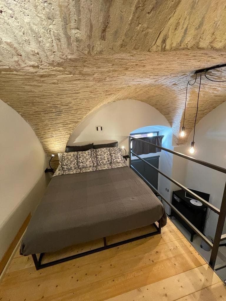 Bed, Photo of the whole room, Bedroom, air conditioner