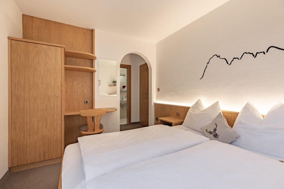 Property building, Bed, Bathroom, Bedroom