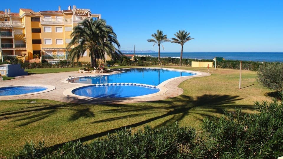 Pool view, Sea view