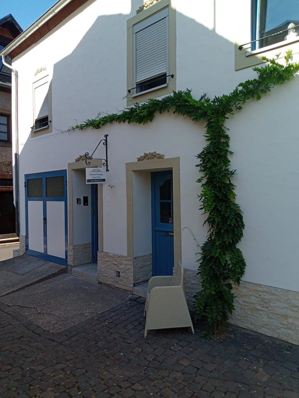 Property building, Facade/entrance, Property logo or sign