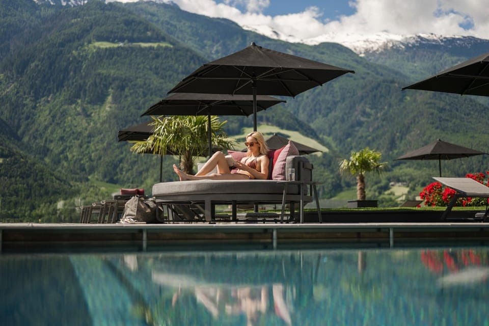 Mountain view, Pool view, Swimming pool, sunbed