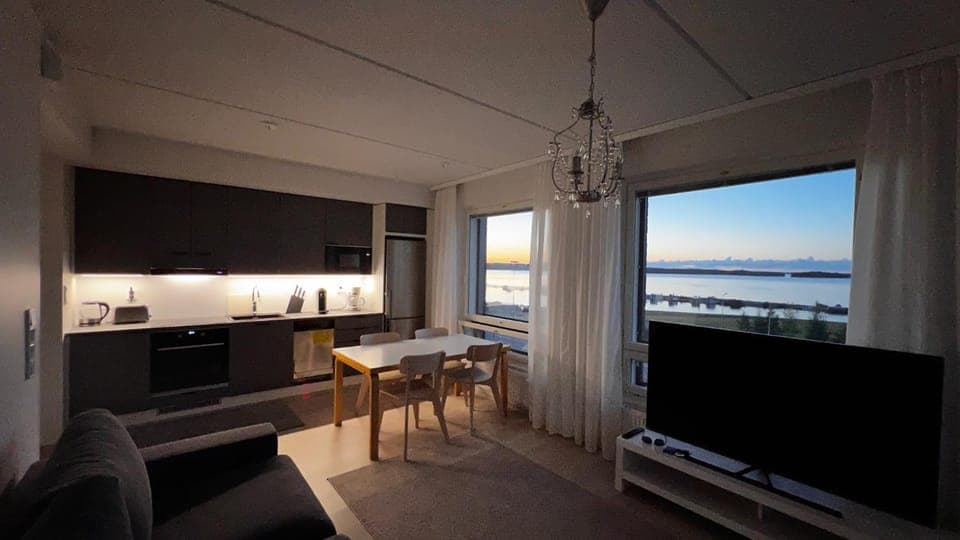 Uusi upea asunto järvinäköalalla ja autohallilla Apartment in Finland