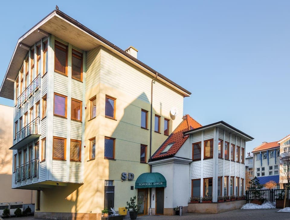 Facade/entrance, Floor plan